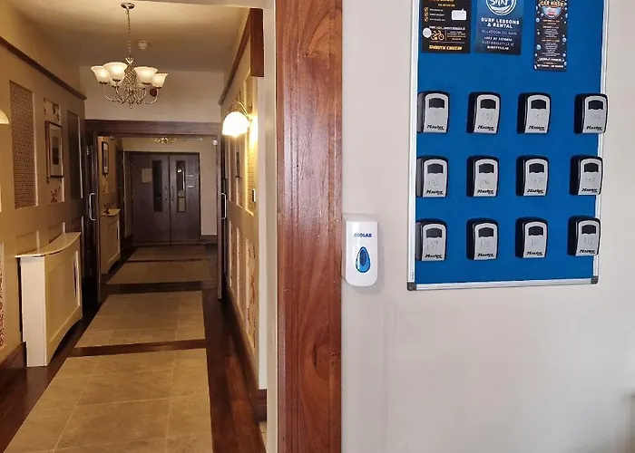 Casa de hóspedes West View Only 3*